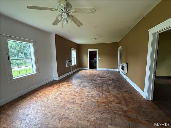 3rd image of 704 S Main St