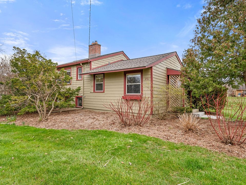 1st image of 2311 Fernwood Ave