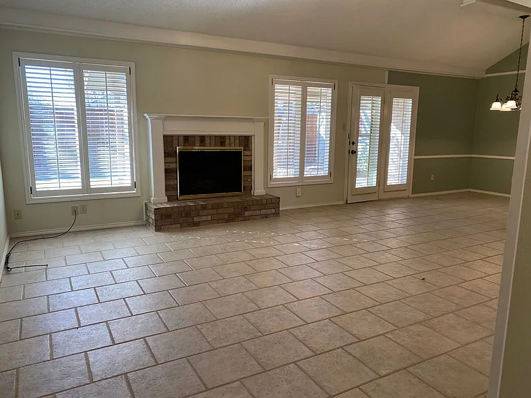 7712 Grover Ave — Photo 2