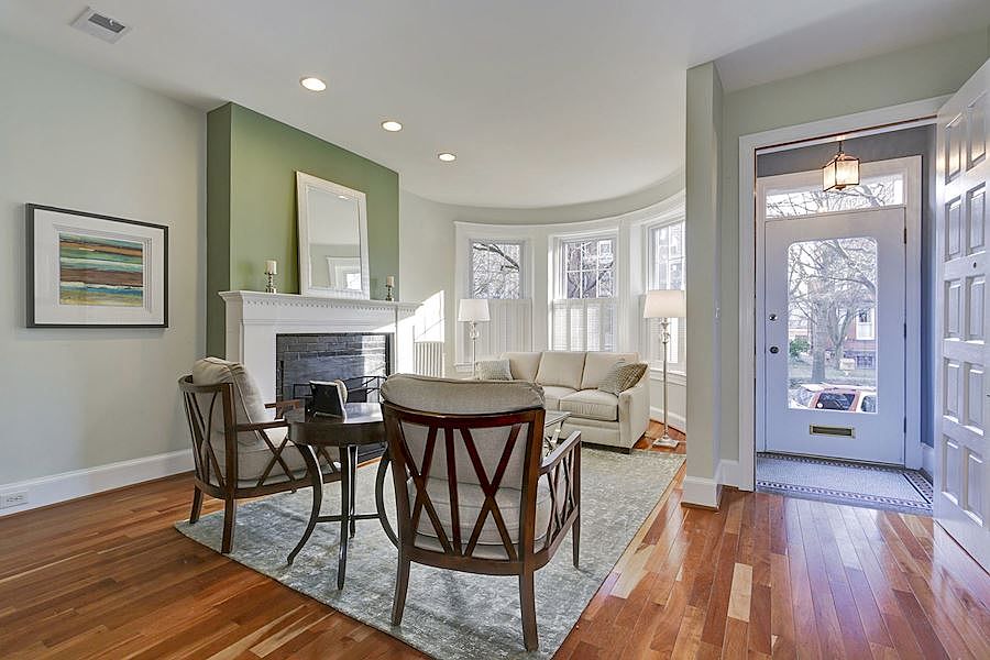 Living Room & Vestibule