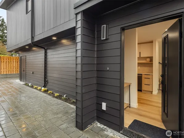 14035 Densmore Avenue N, Seattle, WA 98133