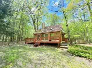 111 Red Maple Ln, Tobyhanna, PA 18466