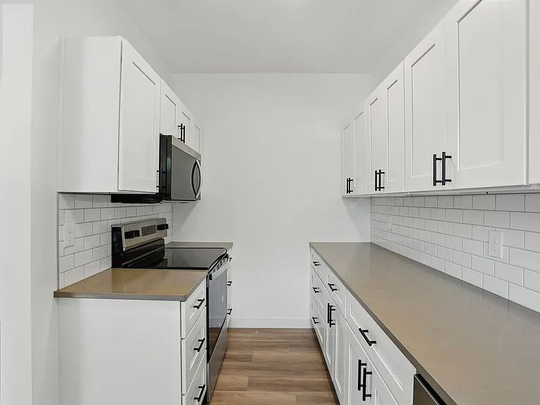 Cambridge Court Apartments — Photo 20