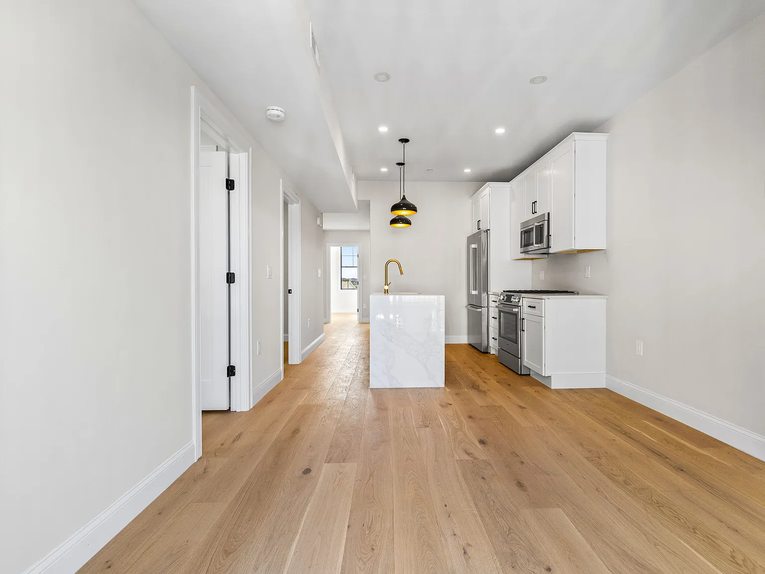 4 bed, $5,600 — Photo 4