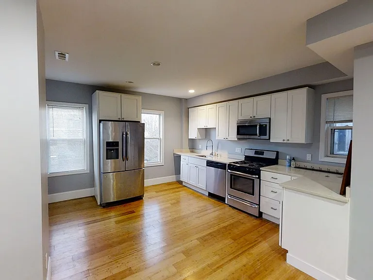 722 Saratoga St — Photo 3