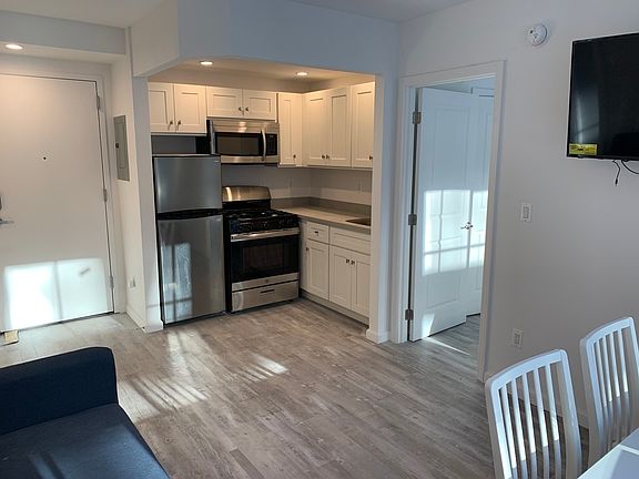 3rd image of 433 W 53rd St #2D