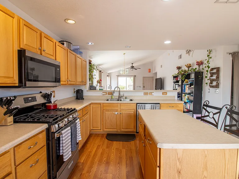 3913 Pearl Ct — Photo 10