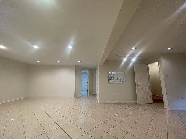 13813 Mustang Hill Ln — Photo 26
