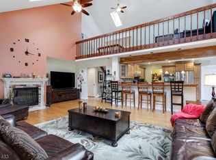 213 Schooleys Mountain Rd, Long Valley, NJ 07853