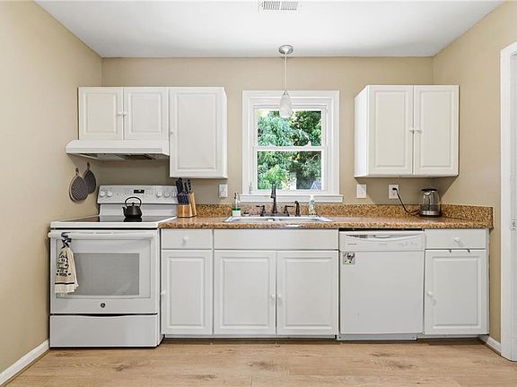 5th image of 25 Rendon Dr