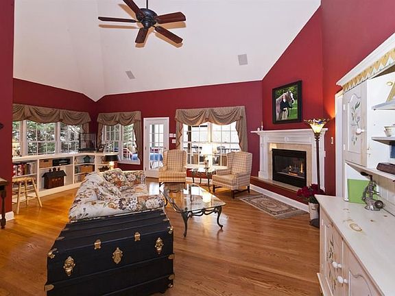 3rd image of 210 Skyview Dr