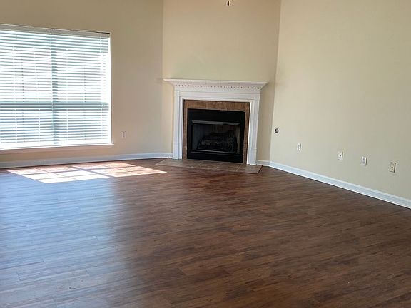 3rd image of 23892 Southpoint Dr