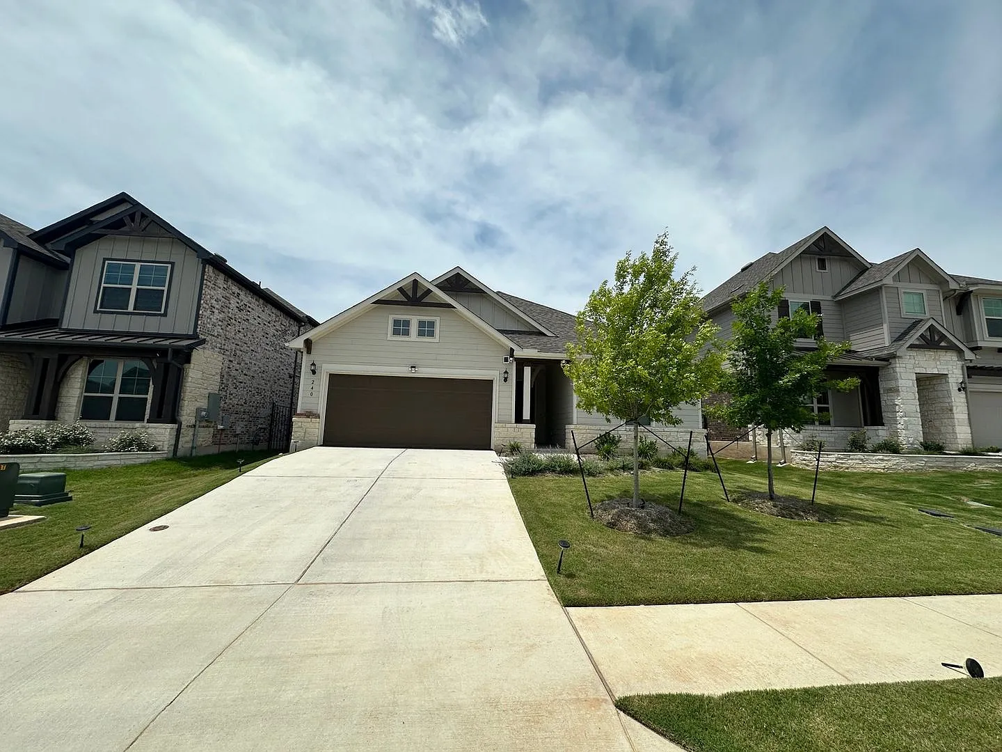 Spacious 4BR House in Liberty Hill at Santa Rita Ranch — Photo 2