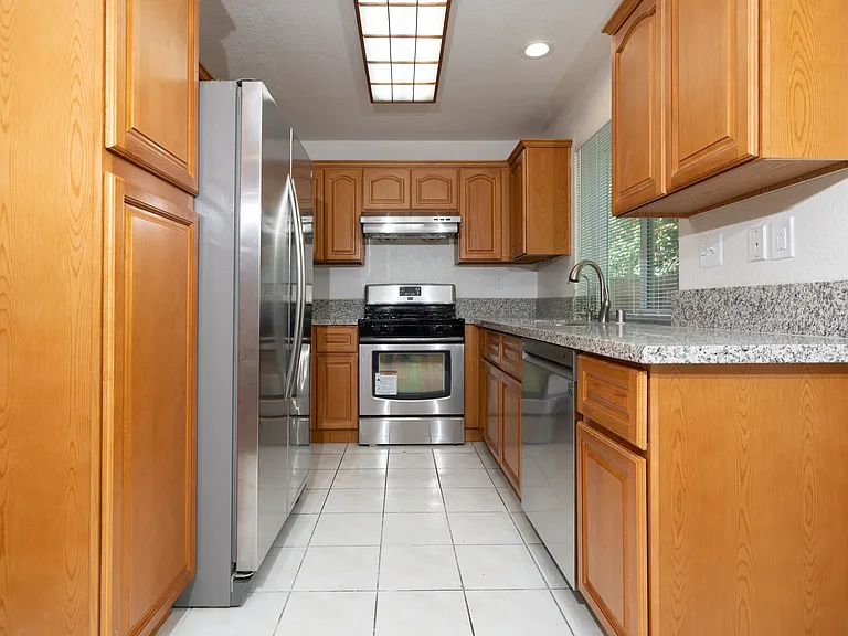 3633 Daybreak St — Photo 9