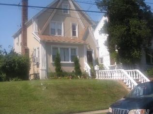 13424 226th St, Springfield Gardens, NY 11413