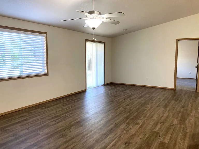 5402 Kirkwood Ln — Photo 9