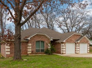 327 Helen Dr, Lindale, TX 75771