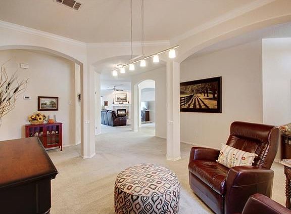 3rd image of 1501 Willow Bluff Dr