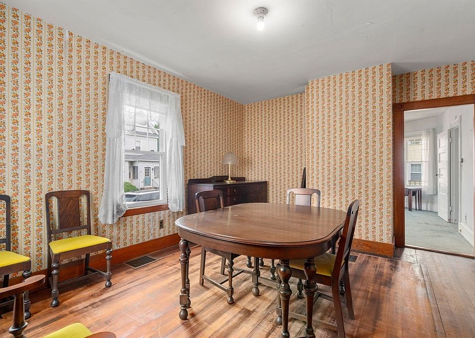 10th image of 39 Phillips Ave
