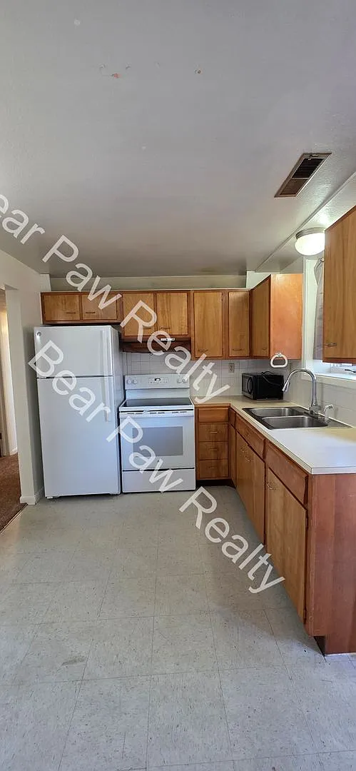 1889 Cherry Ct — Photo 4