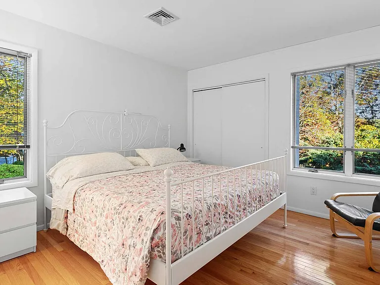 588 Pleasure Dr — Photo 13