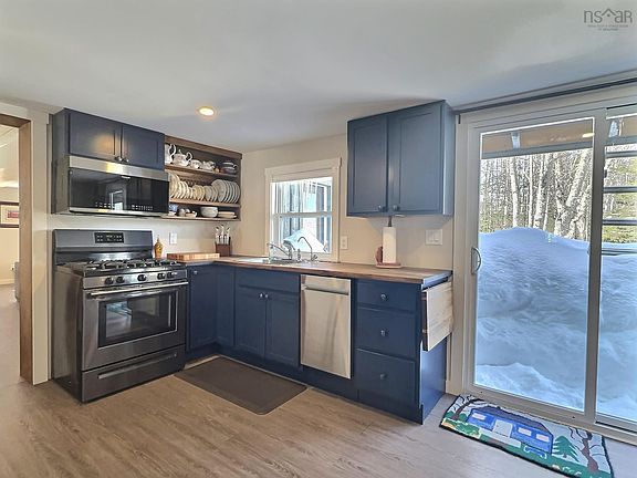 3rd image of 556 Valley Rd