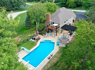 N10W29191 Cathedral Ct, Waukesha, WI 53188