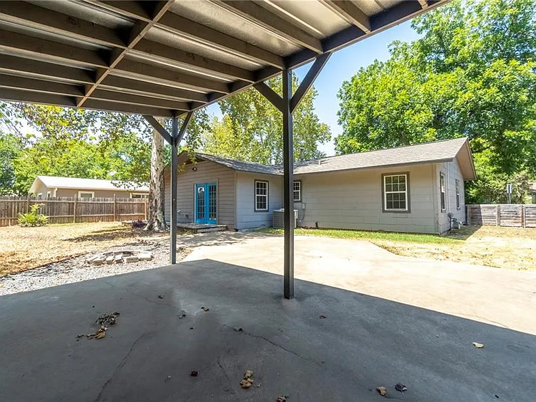 2105 Fortview Rd — Photo 33