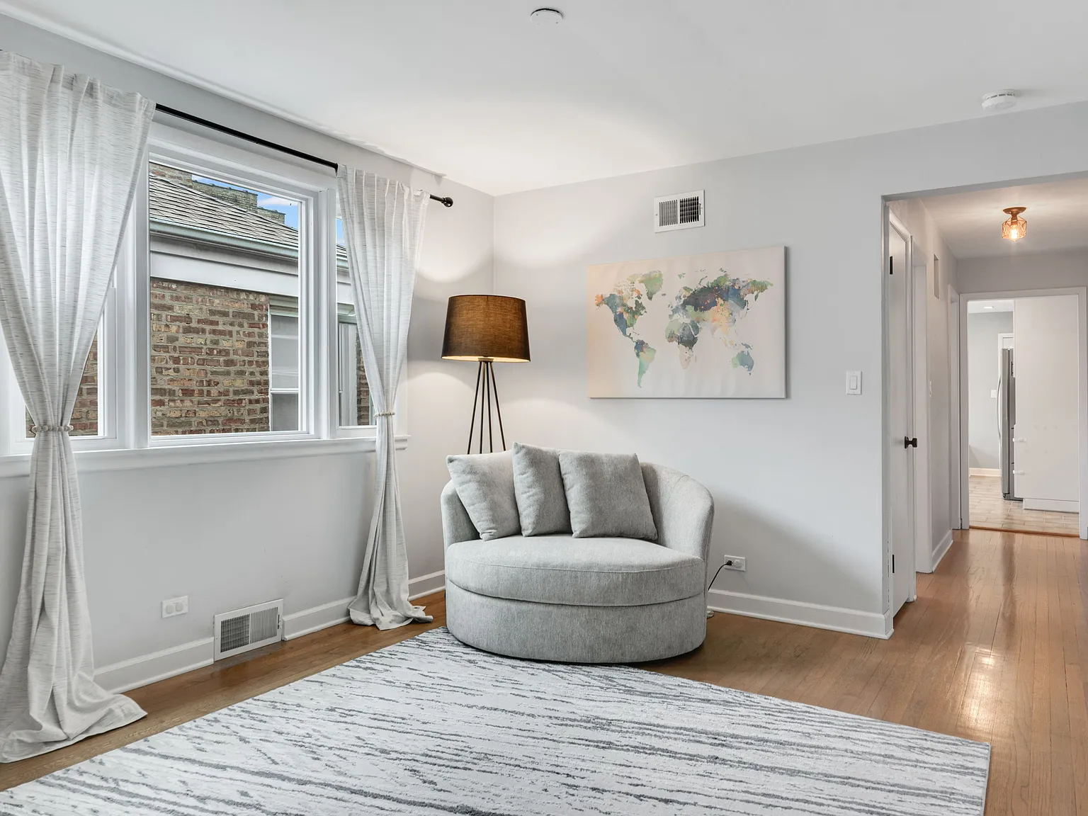 3 bed, 1.5 bath, 1400 sqft, $2,700 — Photo 4