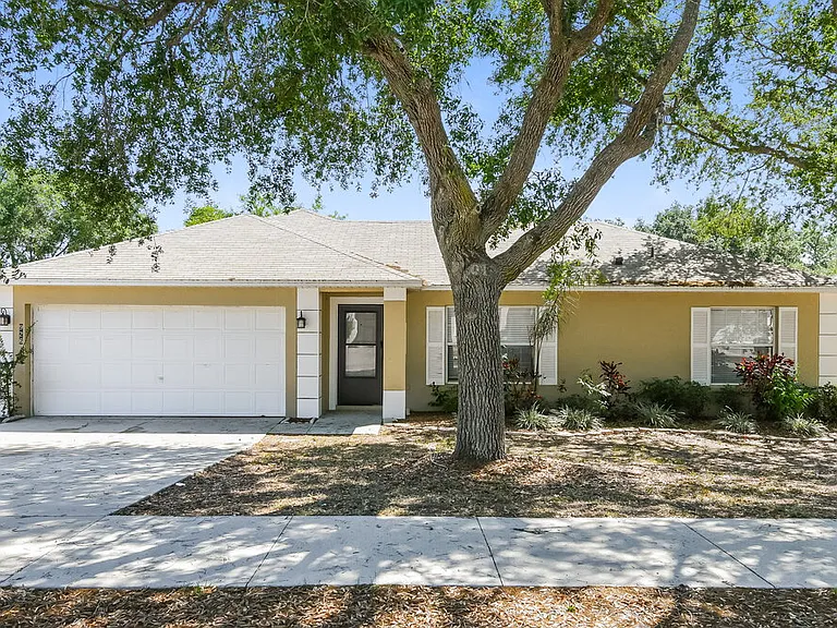 926 Willow Run St — Photo 1
