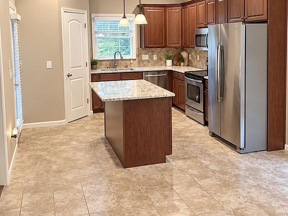 4th image of 4600 Amberley Dr