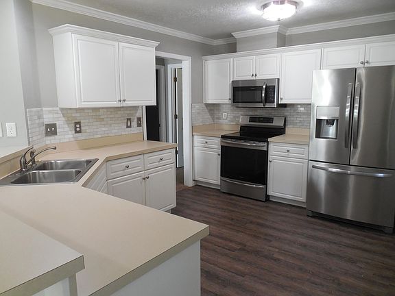 5th image of 2095 Sylvan Lake Dr