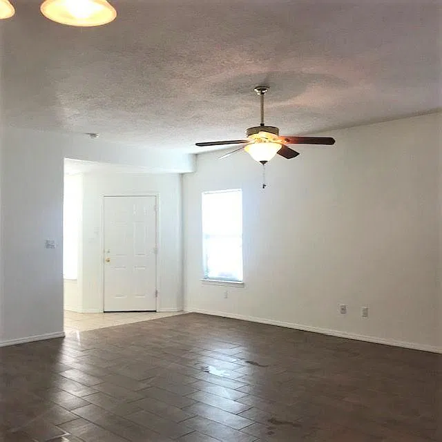 4 bed, 2100 sqft, $2,500 — Photo 4