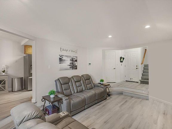 4th image of 400 Darryl Dr