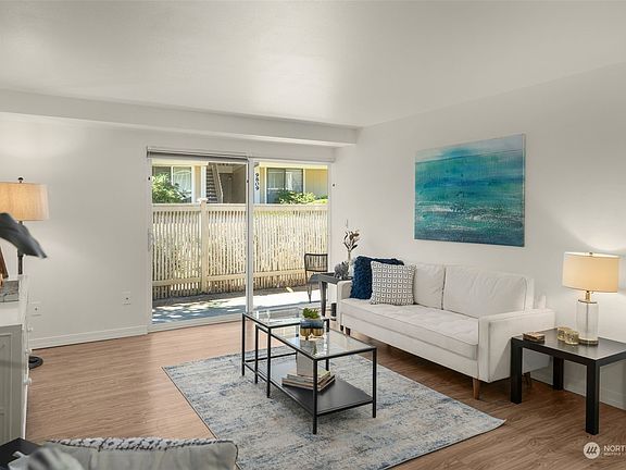 4th image of 9811 NE 124th Street #401