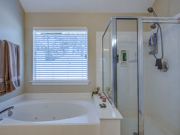 3rd image of 150 W Russet Grove Cir
