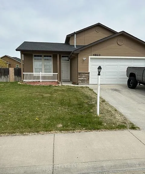 4823 Charmae St — Photo 1
