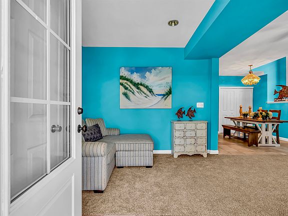 4th image of 810 7th St #2