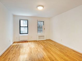 210 Sullivan St #2D, New York, NY 10012