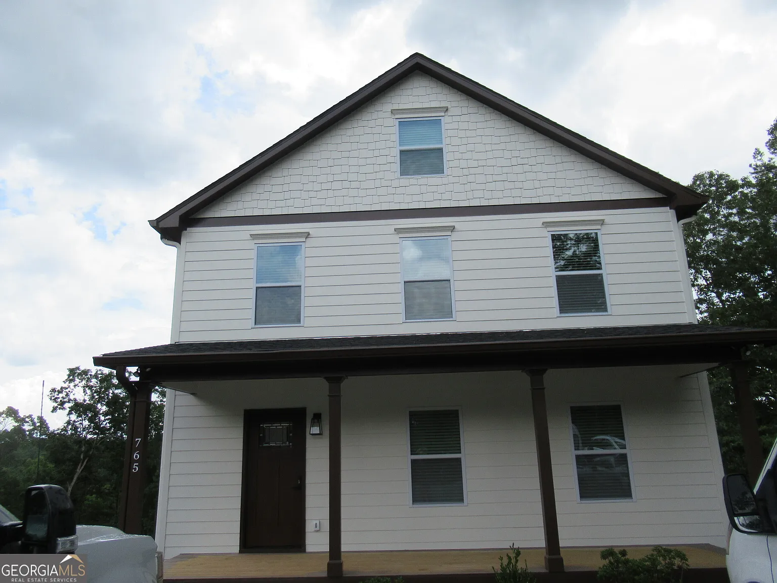 5 bed, 3.5 bath, 2250 sqft, $2,300 — Photo 2