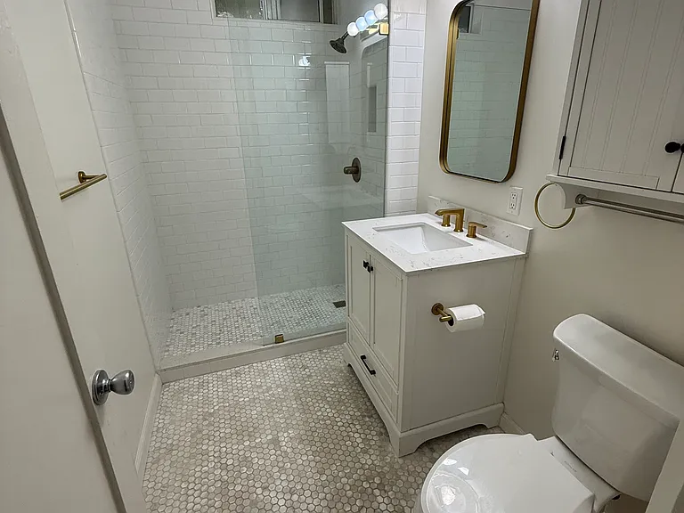 643 Grant St #A — Photo 5