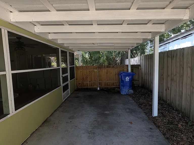1039 E Walnut St — Photo 11