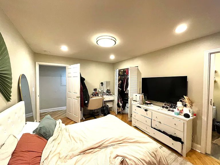 1522 W Superior St #1 — Photo 25