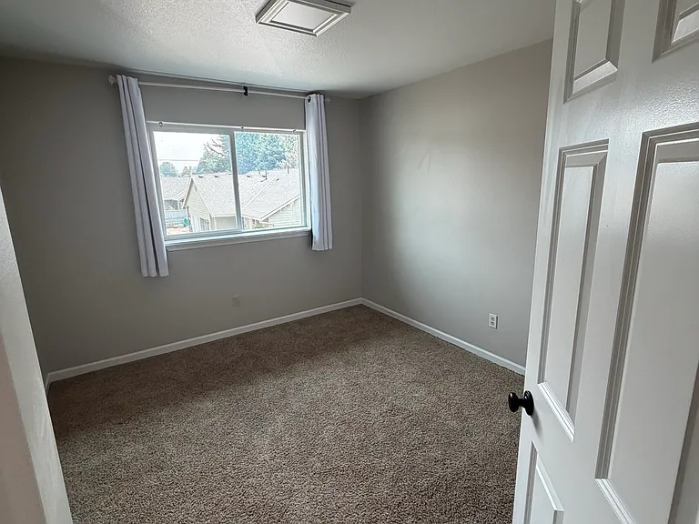 1426 NE Thomas Ct — Photo 20