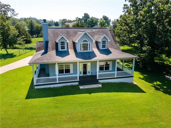 66 Lakeside Dr #106, Eureka Springs, AR 72631