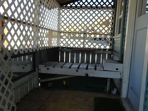 2nd image of 3977 Kansas St