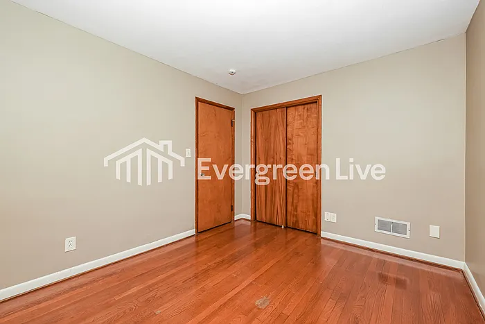84 Carson Ave — Photo 9