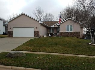 2605 30th St SW, Cedar Rapids, IA 52404