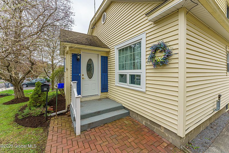 5th image of 107 Jefferson Avenue