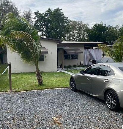 2nd image of 1839 Park Ln